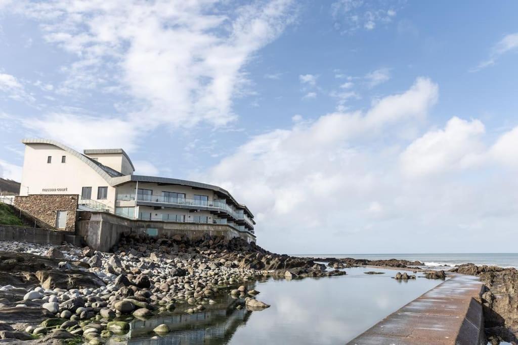 Apartment 25 ~ Nassu Court Westward Ho!  Bagian luar foto